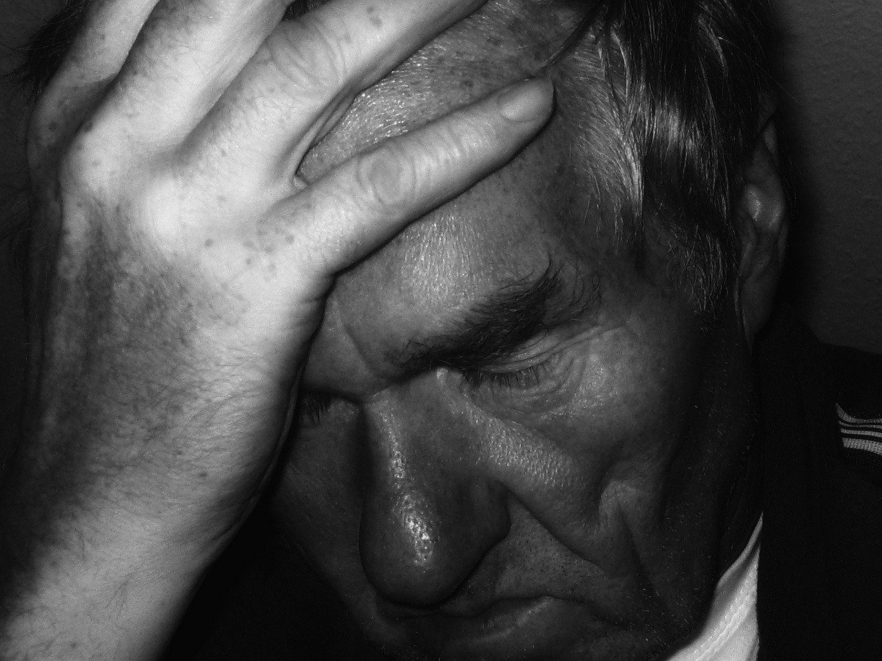Person med hodepine og stress