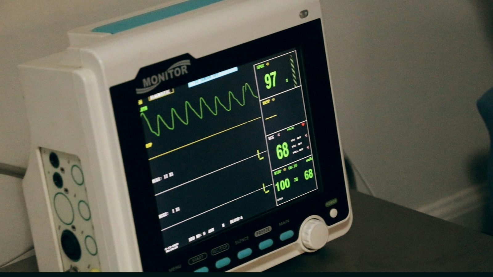 Digital EKG-monitor med pulsvisning